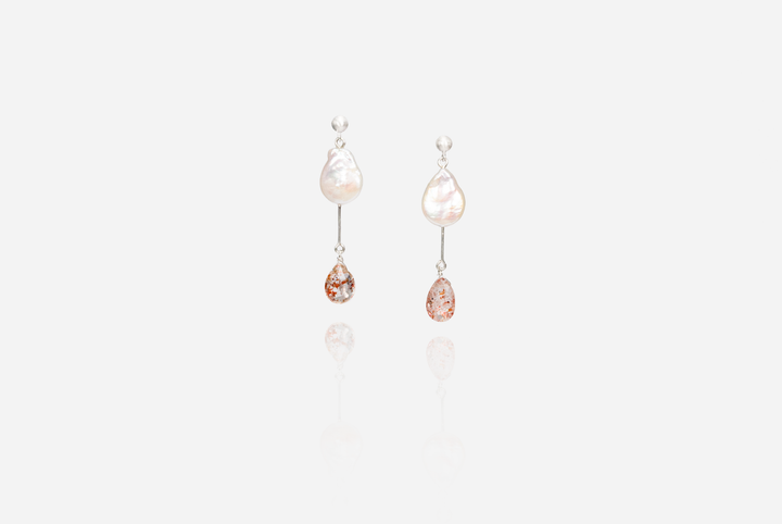 Bijoux Coin Pearl Stud Earrings with Sunstones